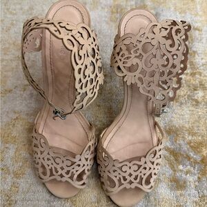 Chic Women's Tan Sandals